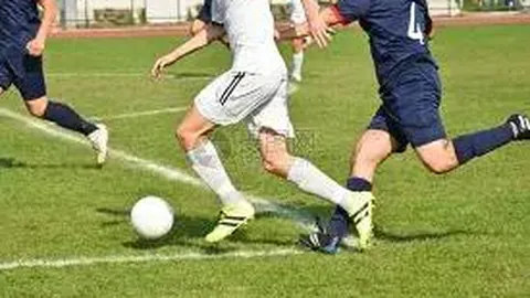 “现场直击：德布劳内疑似与曼城球迷发生换人争议”